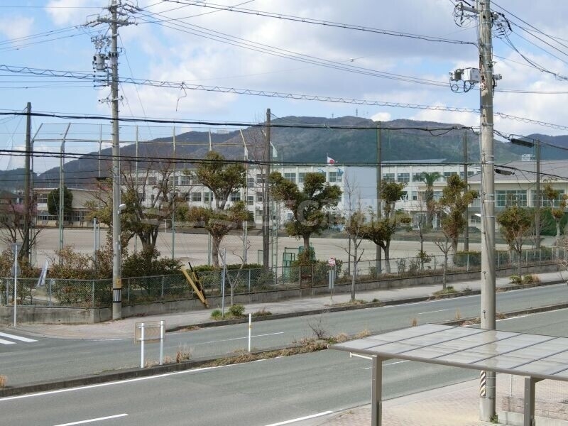 中学校　蒲郡市立蒲郡中学校（中学校）まで639m