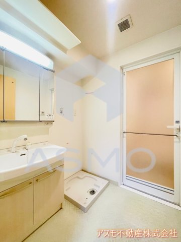 洗面設備　同マンション別部屋　参考写真