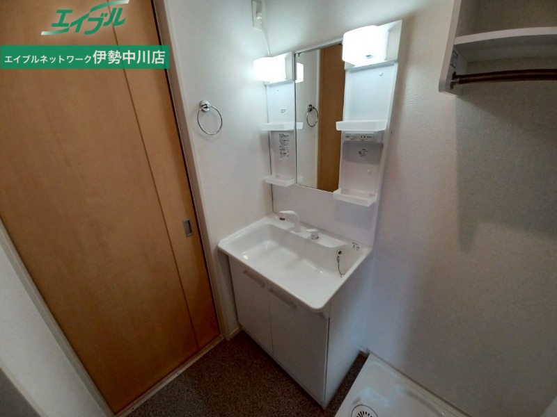 洗面設備　反転タイプ参考写真