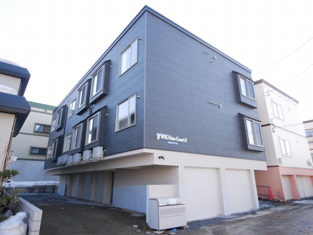 建物外観　高い建物が周囲には少ないので環境が良い地域ですね♪