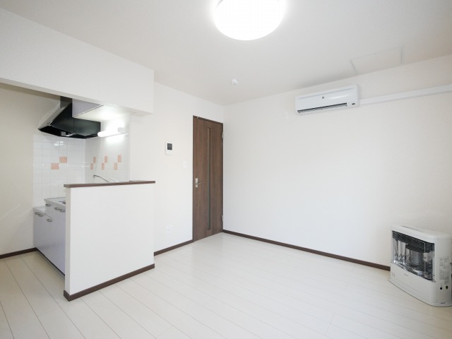 居室・リビング　白を基調とした内装はどんな家具もビッタリです♪