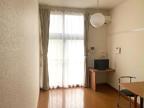 居室・リビング　1階タイプのお部屋です。