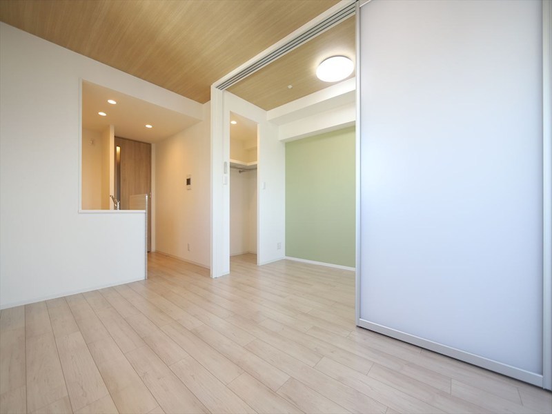 居室・リビング　LDK9.6帖　カウンターキッチン　洋室とつなげても使えます