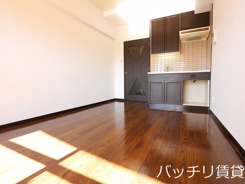 居室・リビング　別号室タイプの為、現状を優先いたします