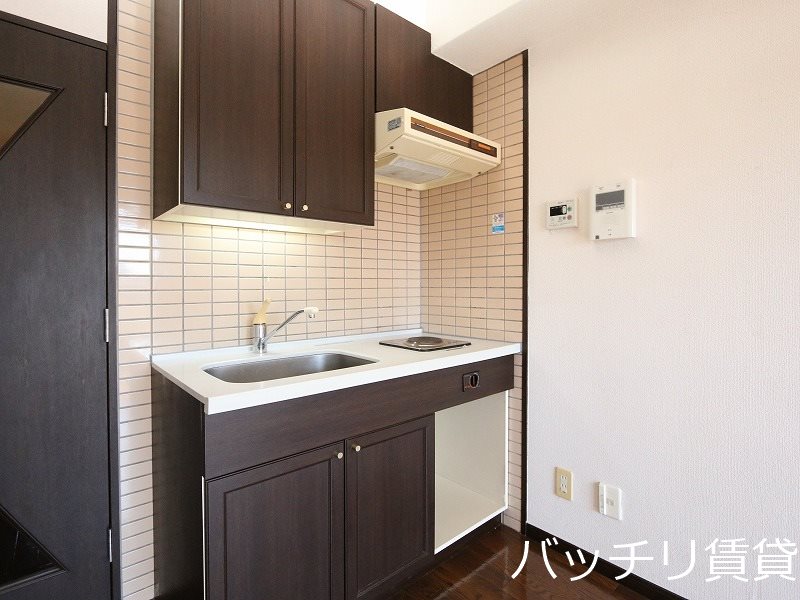 キッチン　別号室タイプの為、現状を優先いたします