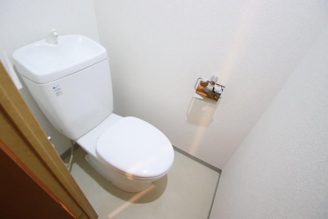 トイレ　※別室の参考写真の為、現況優先です。