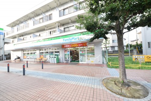 コンビニ　ファミリーマート上永谷二丁目店（コンビニ）まで586m
