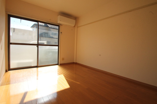 居室・リビング　洋室！