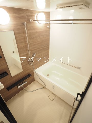 バス・シャワールーム　浴室暖房乾燥機付きです！