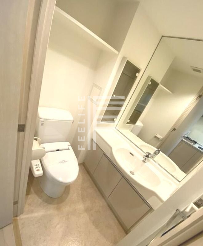 トイレ　別部屋の写真です、ご参考までに。