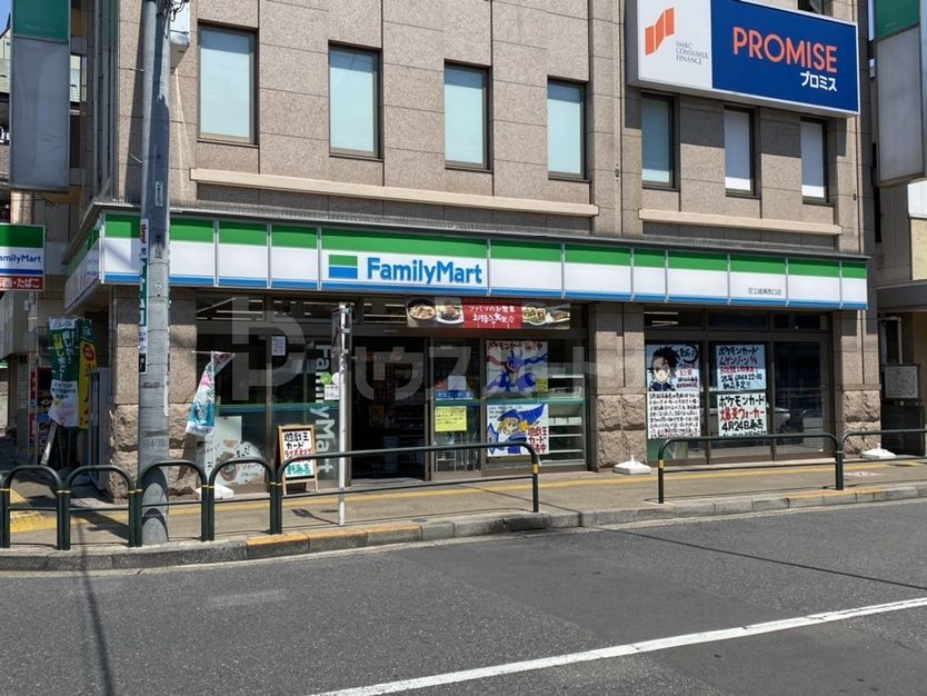 コンビニ　ファミリーマート足立綾瀬西口店（コンビニ）まで330m