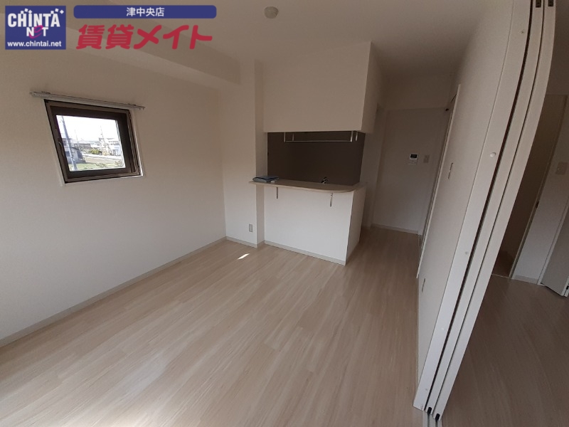 居室・リビング　同物件別室写真