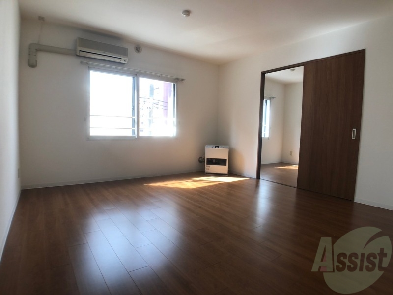 居室・リビング　広くてキレイなＬＤＫが広がっていて、充実した生活が送れそう。