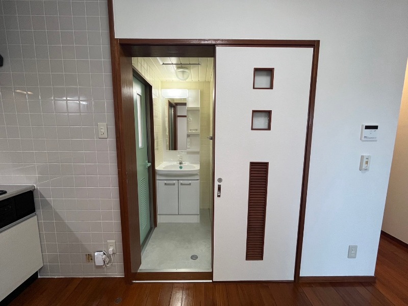 洗面設備　※別階の参考写真となります。