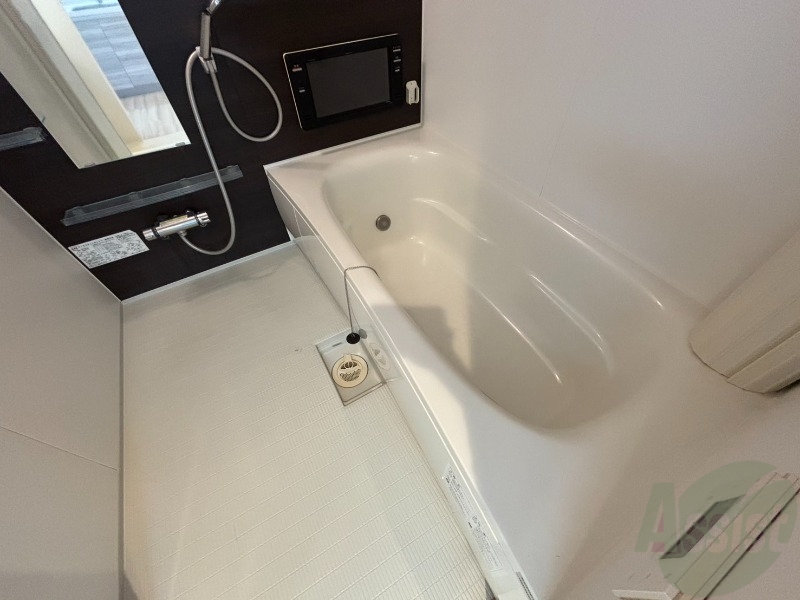 バス・シャワールーム　お風呂になります。一日の疲れを癒してくださいね。