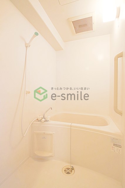 バス・シャワールーム　落ち着いた空間のお風呂です