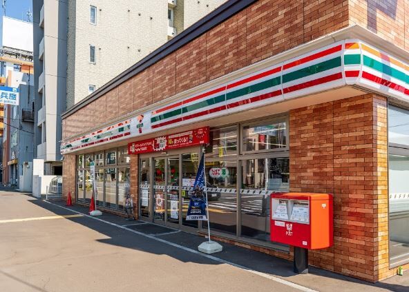 コンビニ　セブンイレブン札幌琴似1条7丁目店（コンビニ）まで289m