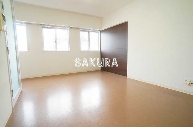 居室・リビング　使いやすい形の為、レイアウトを楽しめます♪