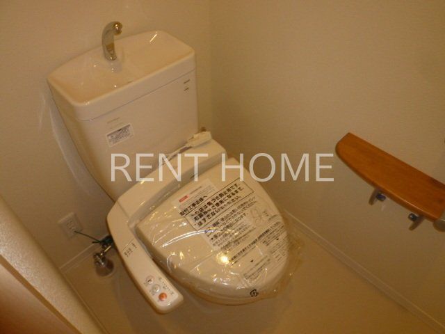 トイレ　暖房洗浄消臭機能付きです