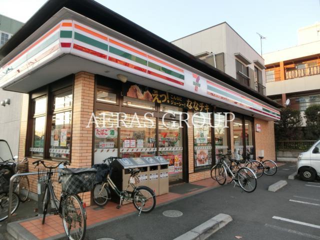 コンビニ　セブンイレブン足立西新井4丁目店（コンビニ）まで500m