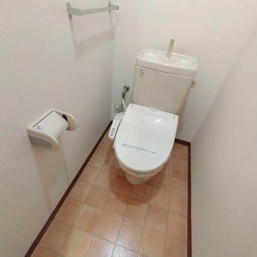 トイレ　温水洗浄便座付トイレ