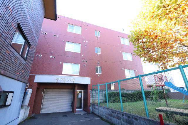 建物外観　３階建て♪