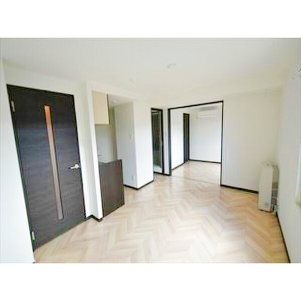 居室・リビング　明るい雰囲気で、気持ちの良いリビングです♪