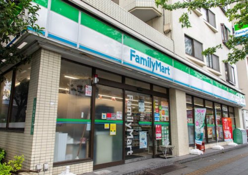 コンビニ　ファミリーマート 練馬北町店（コンビニ）まで488m
