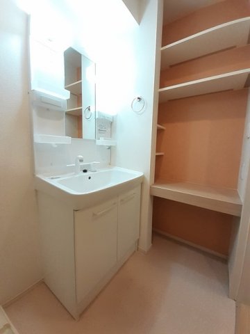 洗面設備　コンパクトで使いやすい洗面所