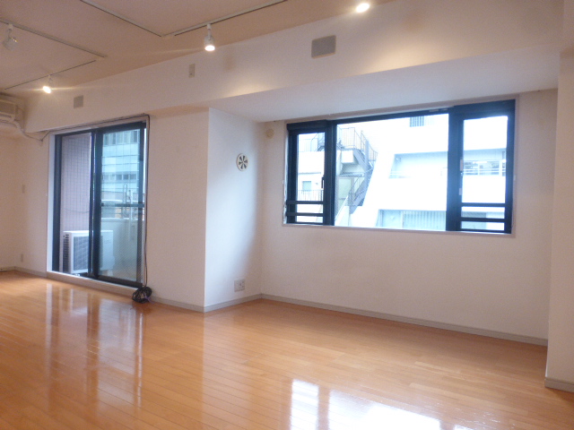 居室・リビング　内観1