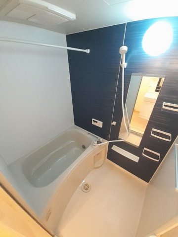 バス・シャワールーム　落ち着いた空間のお風呂です