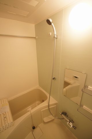 バス・シャワールーム　コンパクトで使いやすいお風呂です