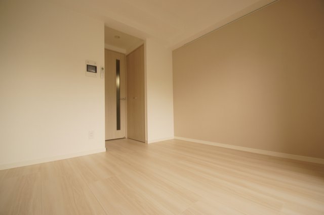 その他部屋・スペース　落ち着いた色調の寝室です