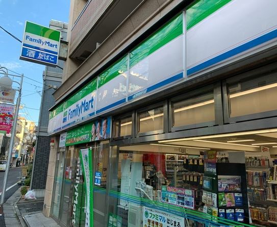 コンビニ　ファミリーマート太子堂店（コンビニ）まで378m
