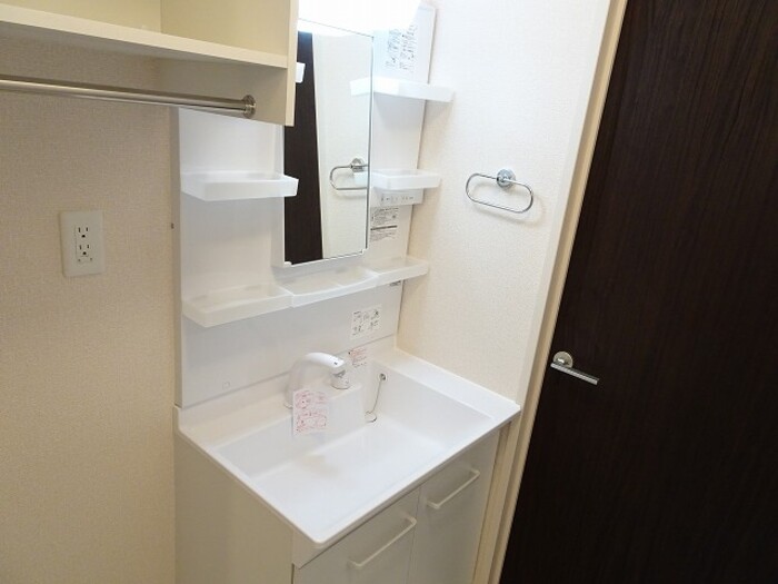 洗面設備　スペースが確保できる洗面所です