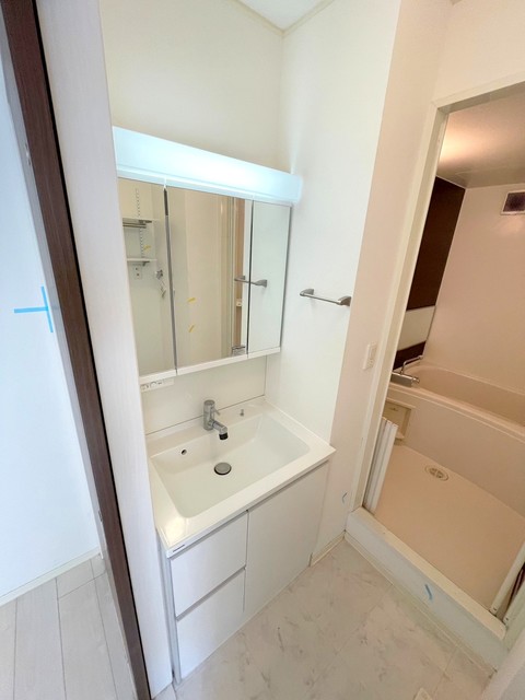 洗面設備　★三面鏡タイプの使いやすい洗面所★