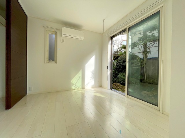 その他部屋・スペース　★洋室4.7帖は程よい広さで寝室に使えます★