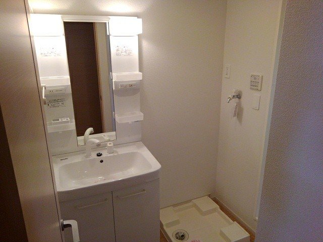 洗面設備　コンパクトで使いやすい洗面所