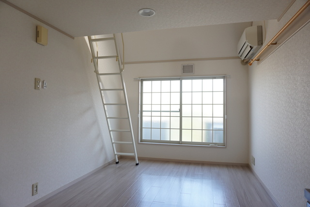 居室・リビング　明るい雰囲気で暮らしやすい！優しい質感の室内がオススメ☆