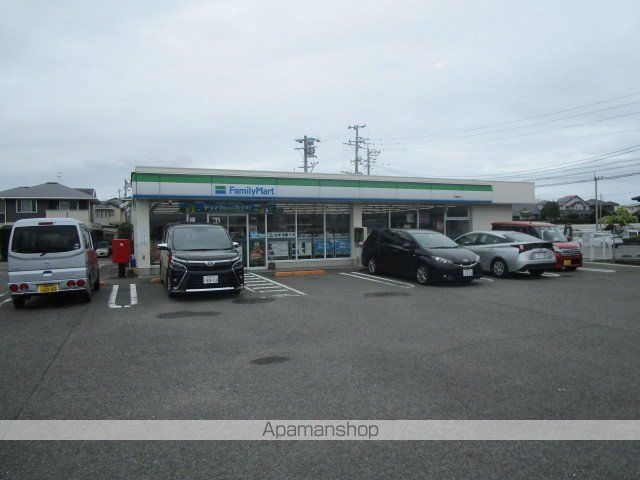 コンビニ　ファミリーマート（コンビニ）まで661m