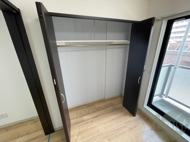 収納　クローゼットは奥行きもあり、荷物が多い方でも安心です。