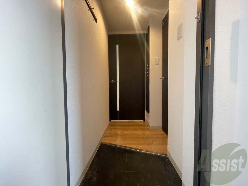 玄関　玄関の様子です。明るい印象ですね。気分もあがりそう。