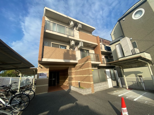 建物外観　安心のオートロック付き♪