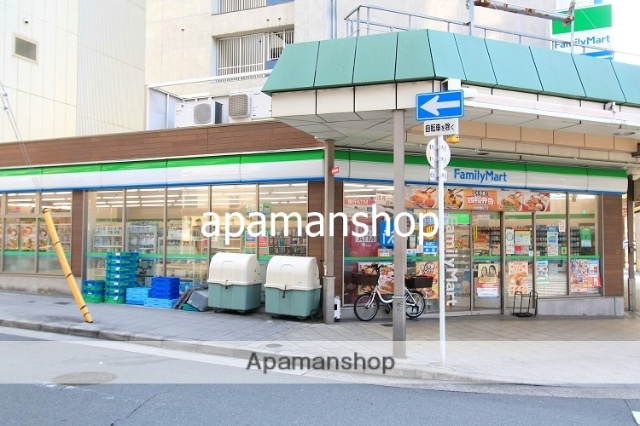 コンビニ　ファミリーマート（コンビニ）まで30m