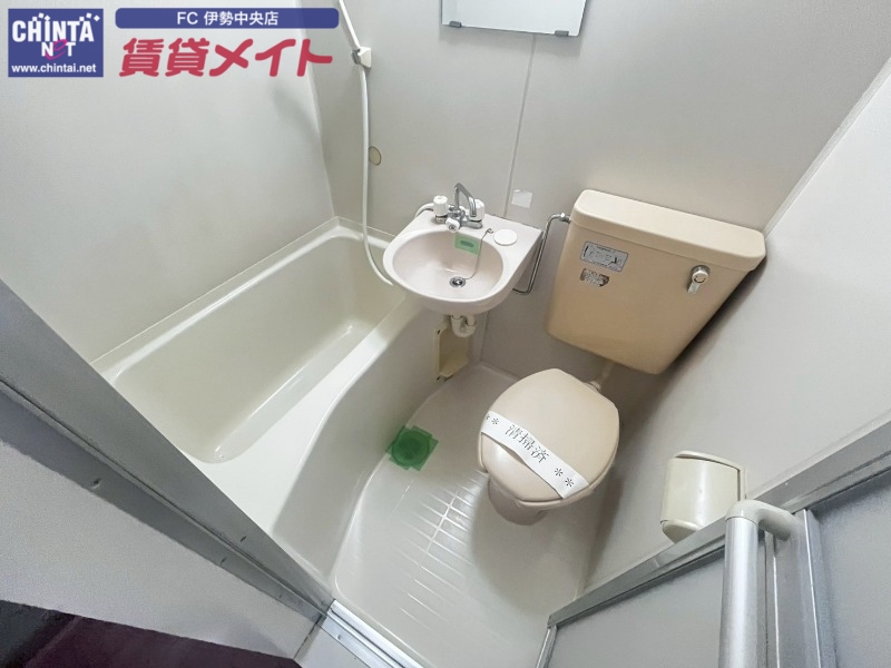 バス・シャワールーム　同物件別部屋写真