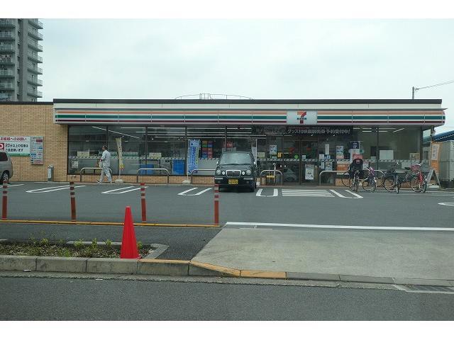 コンビニ　セブンイレブン足立六木1丁目店（コンビニ）まで1071m