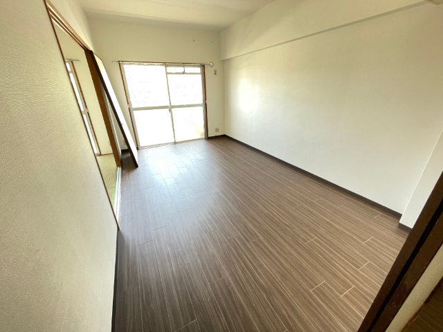 居室・リビング　南向きの明るいお部屋です