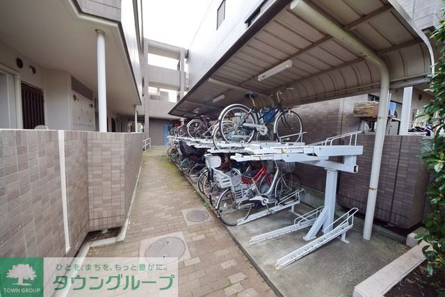 その他共有部分　★屋根つきの駐輪場です★