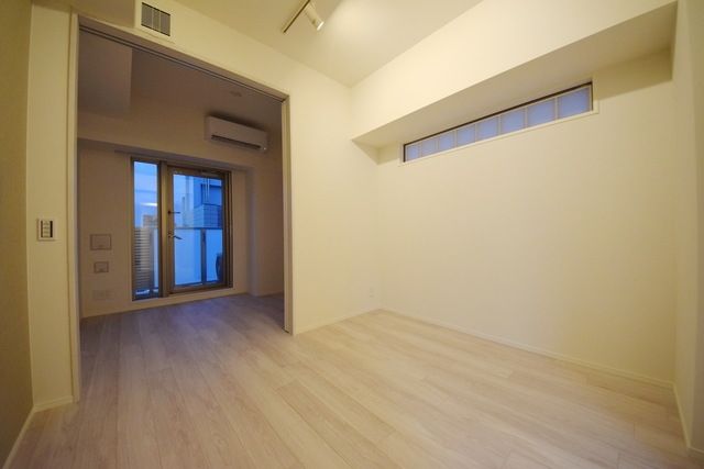 居室・リビング　※別部屋の参考写真です。