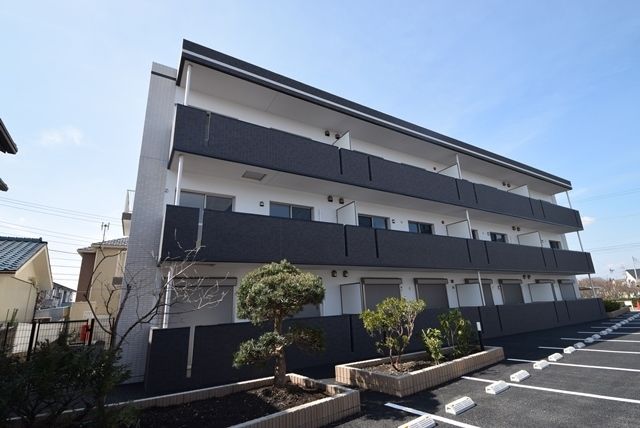 建物外観　2017年築のオートロック付きマンション